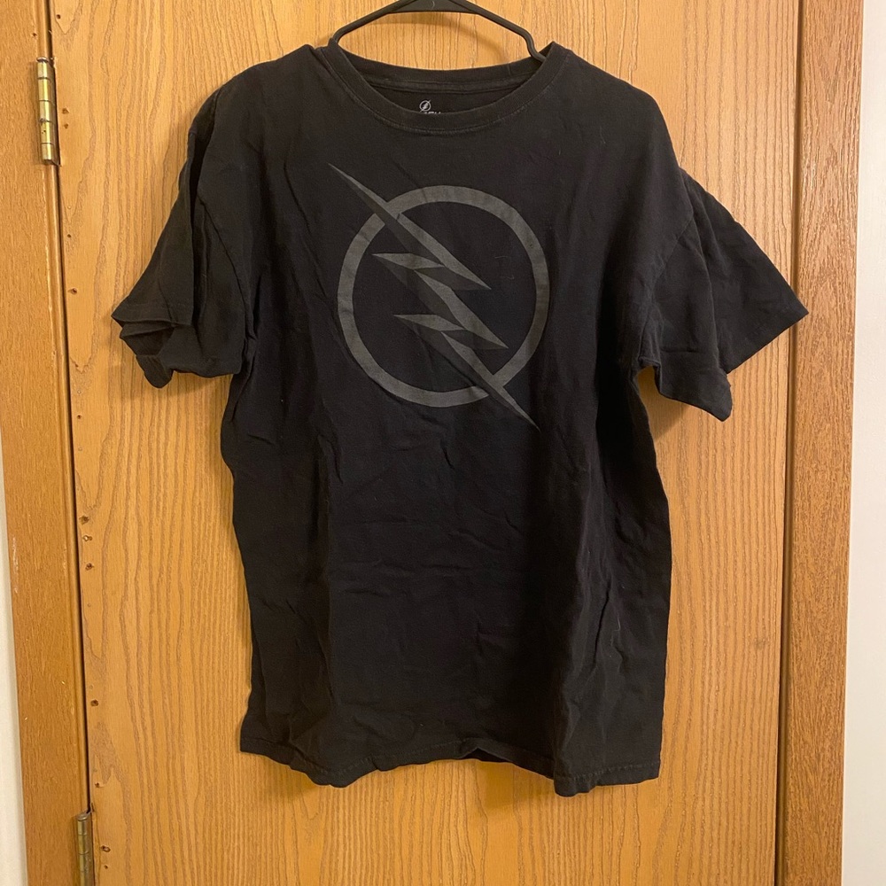 DC Flash Black Short Sleeve Tee with Lightning Bolt Design Size Large